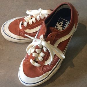 Vans or an orange ultra Kush size 7